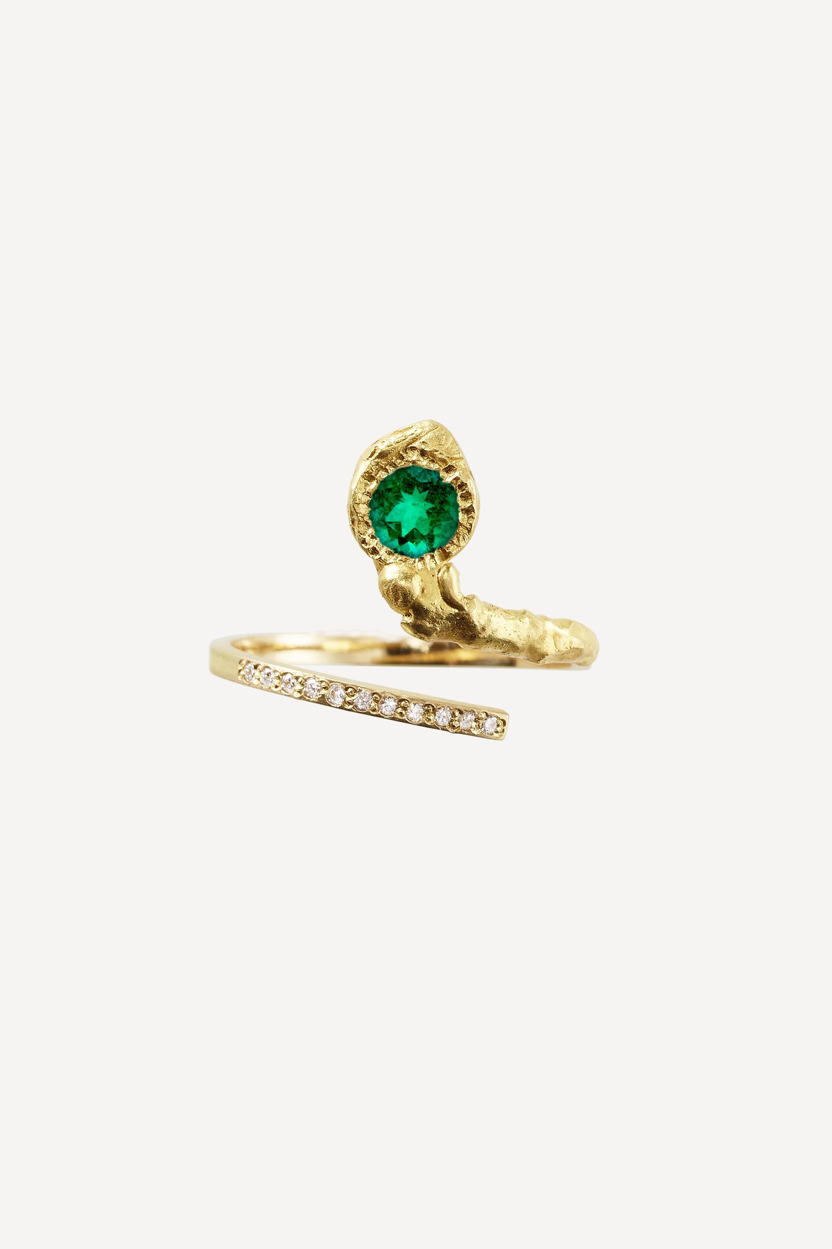 Solitaire Eva 0.35 Emerald and Diamond Gold Ring