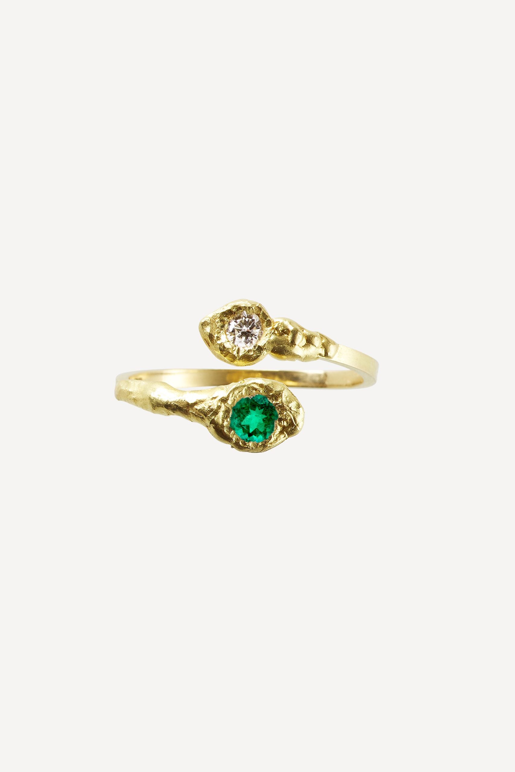 Solitaire Esmeralda Duo 0.30 Emerald and Diamond Gold Ring