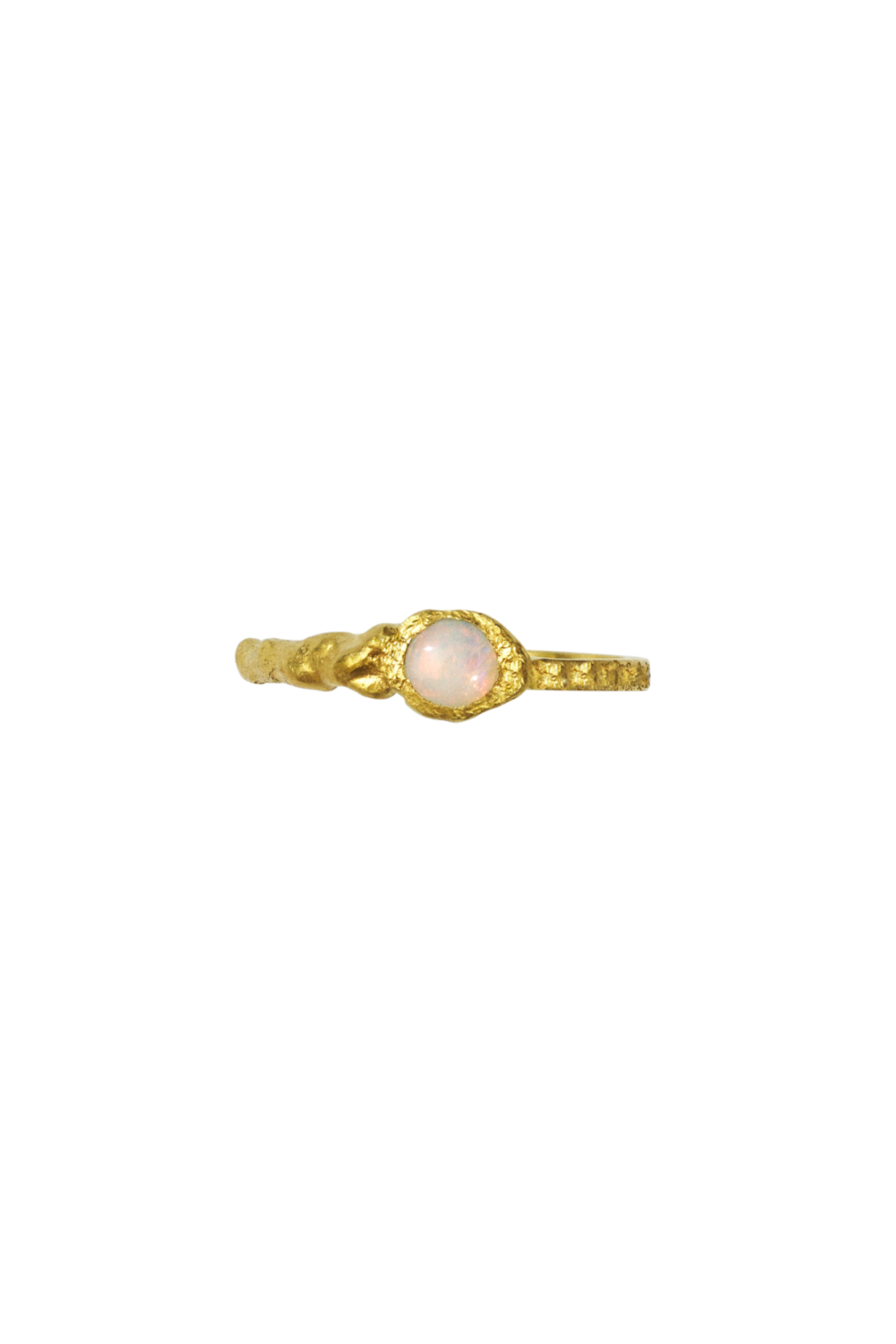 Opal Noir Sibilla Nude Opal Gold Ring