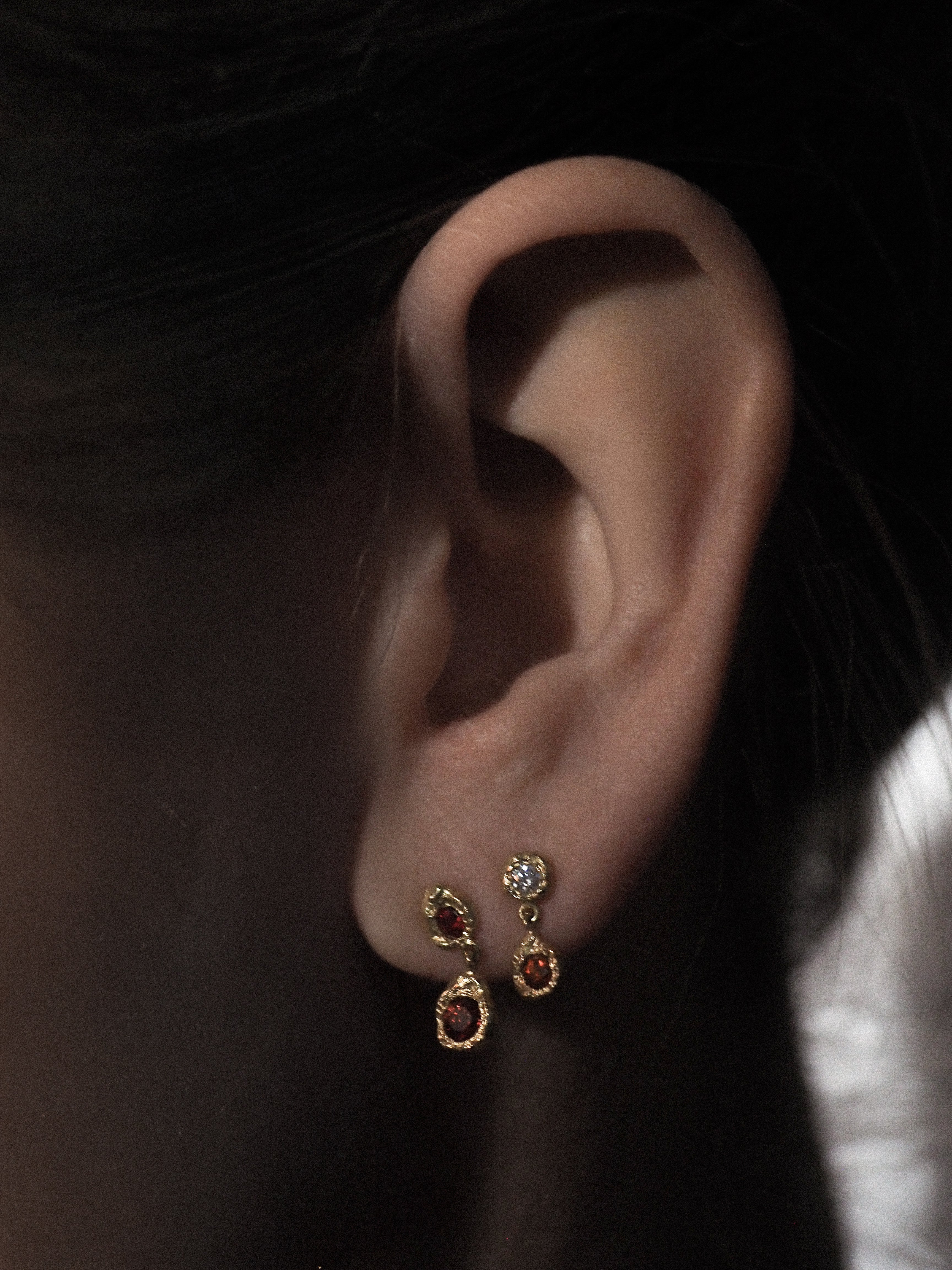 Black Orchid Dolce Vita Mon Chéri 0.30 Red Sapphire Gold Earrings [Pair]
