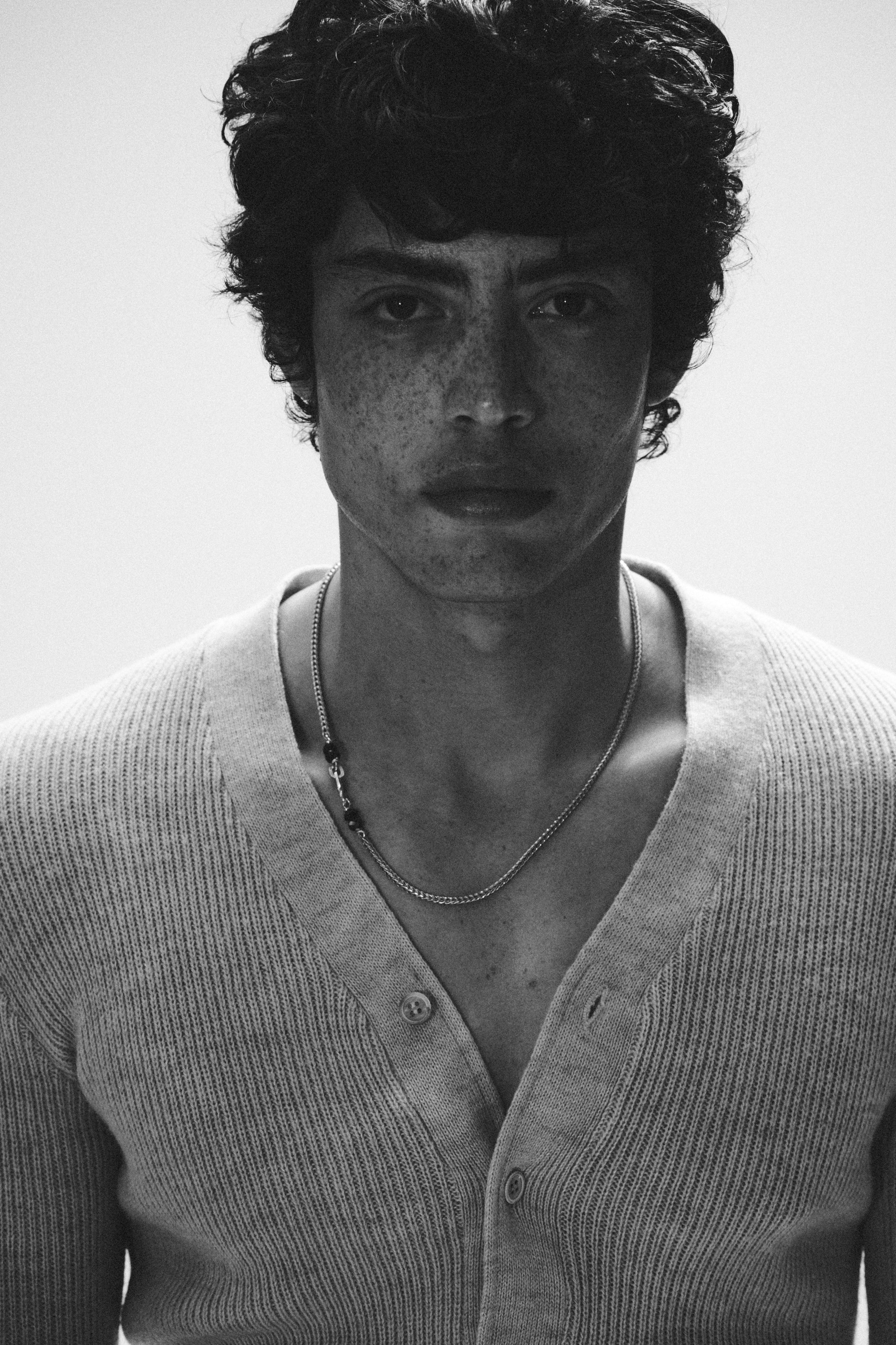 Man Nude Thin Black Onyx Gold Necklace