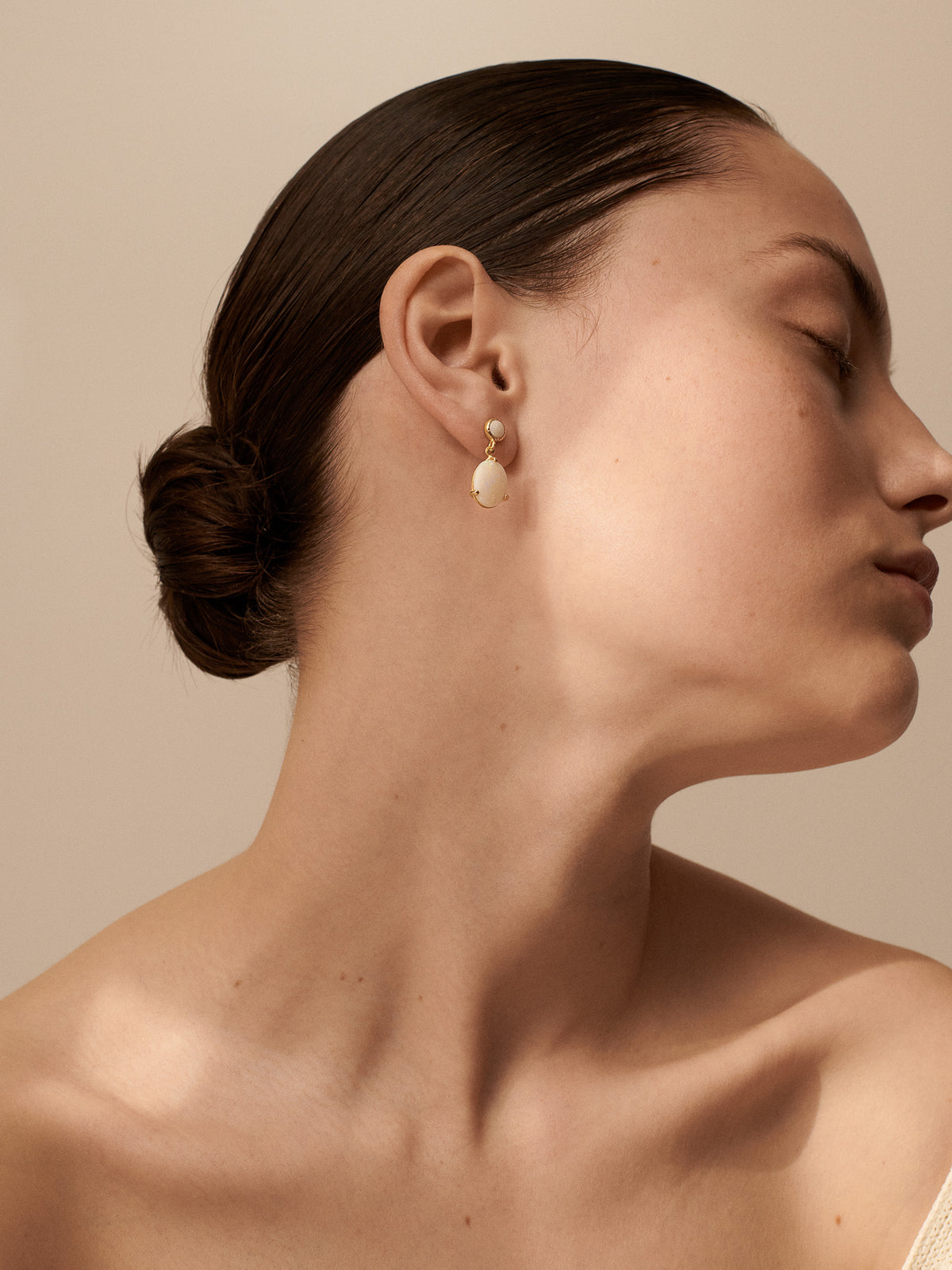 Opal World Marry Me Gold Earring [Single] - On Model | Elhanati
