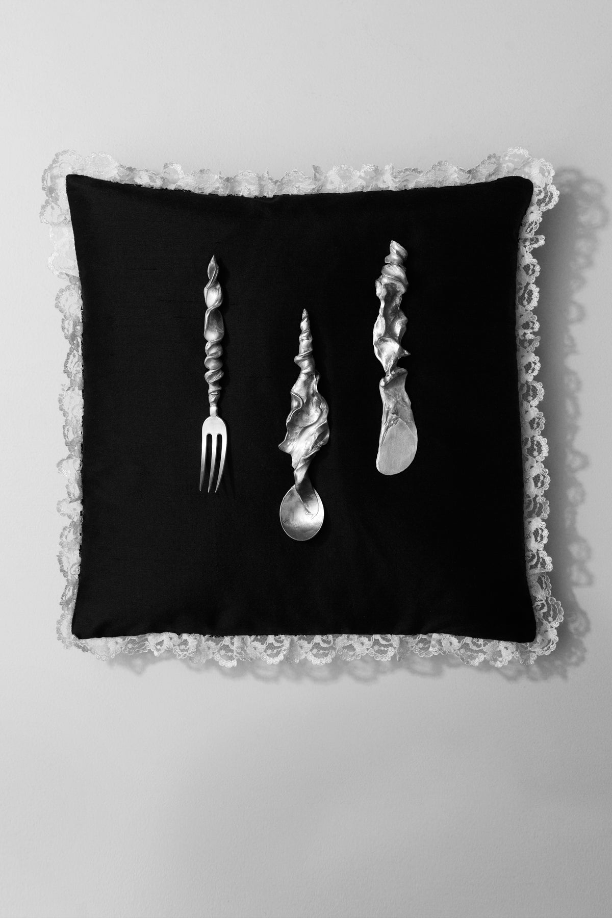 Scirocco Hurricane's Kiss Cutlery x 3 - Front View on Pillow | Elhanati 