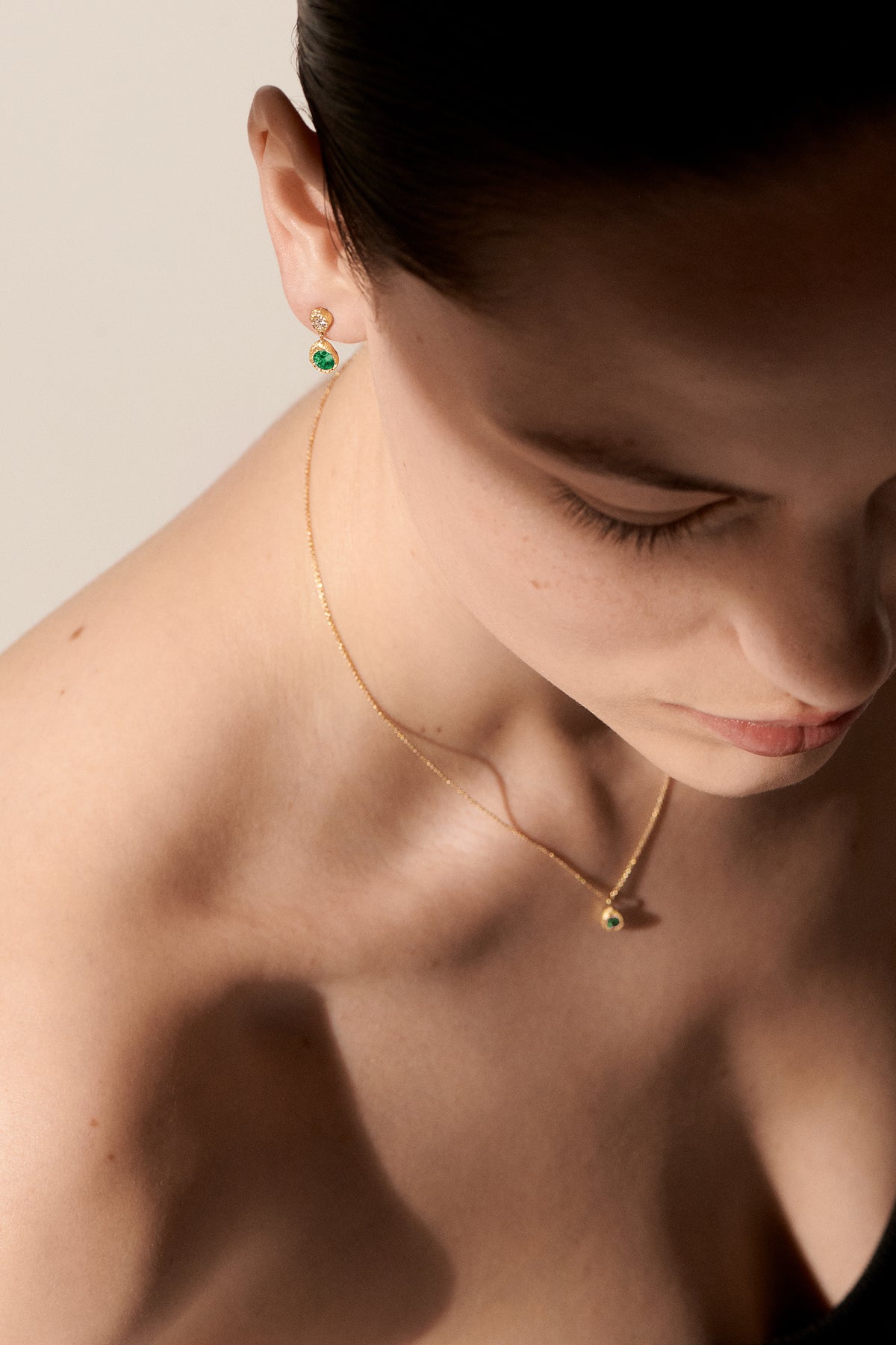 Solitaire Evie 0.10 Emerald Gold Necklace - On Model | Elhanati 