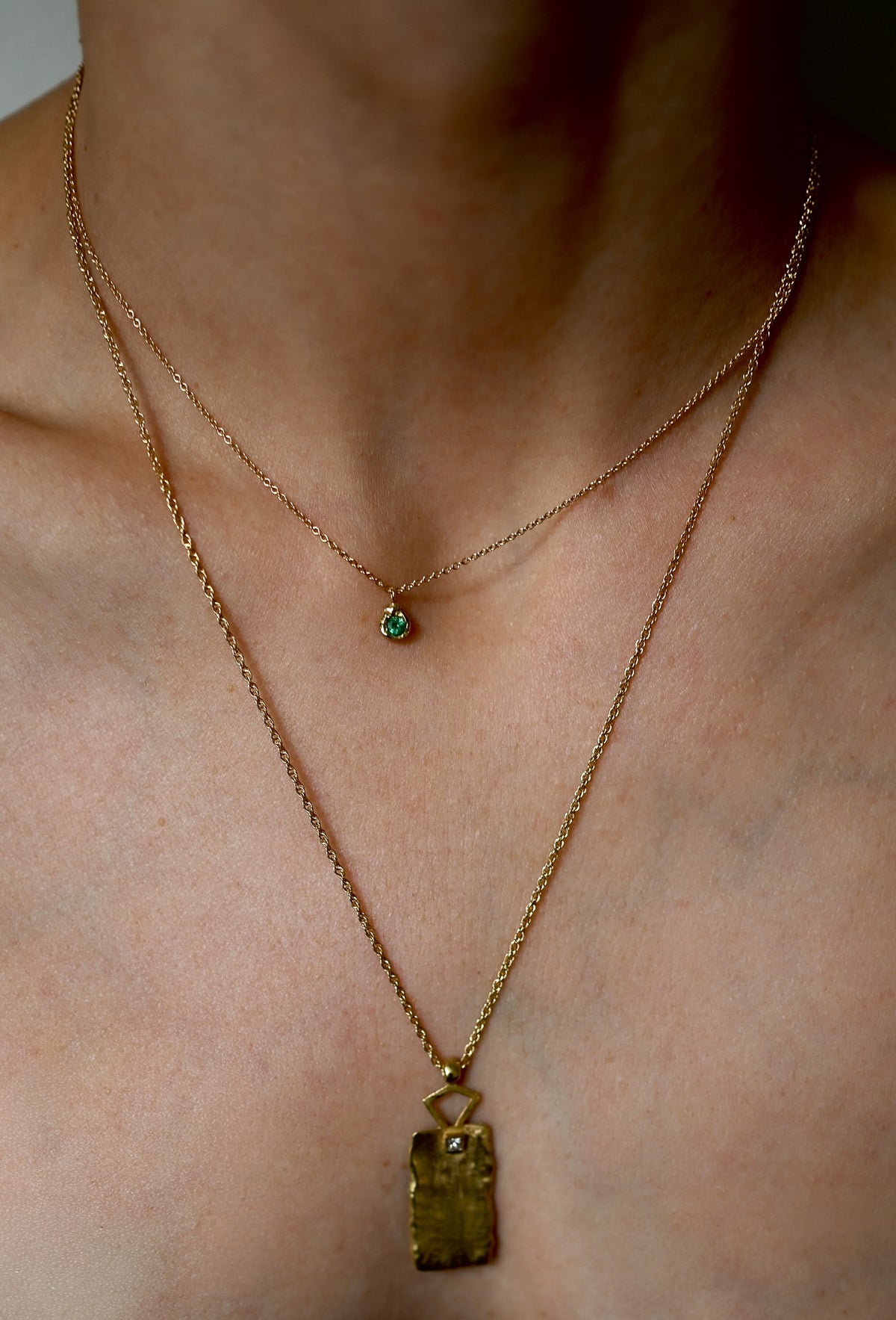 Solitaire Evie 0.10 Emerald Gold Necklace - On Model Neck | Elhanati 
