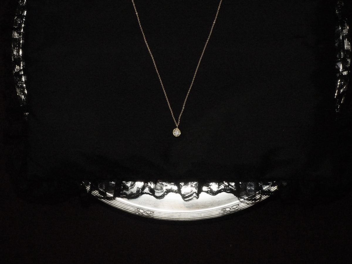 Solitaire Iman 0.35 ct Diamond Gold Necklace - Style Image | Elhanati